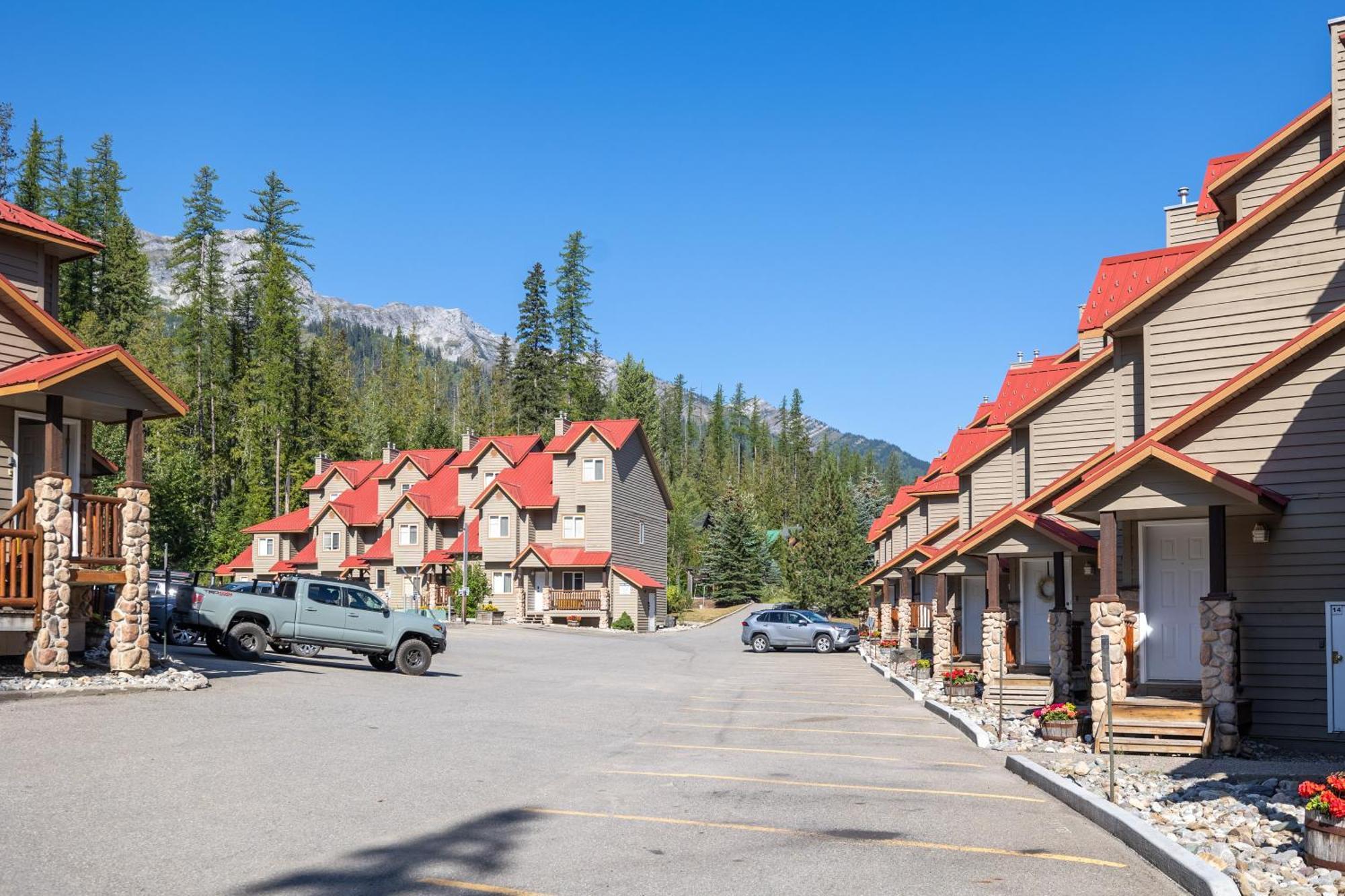 Stone Creek Chalets By Fernie Central Reservations エクステリア 写真