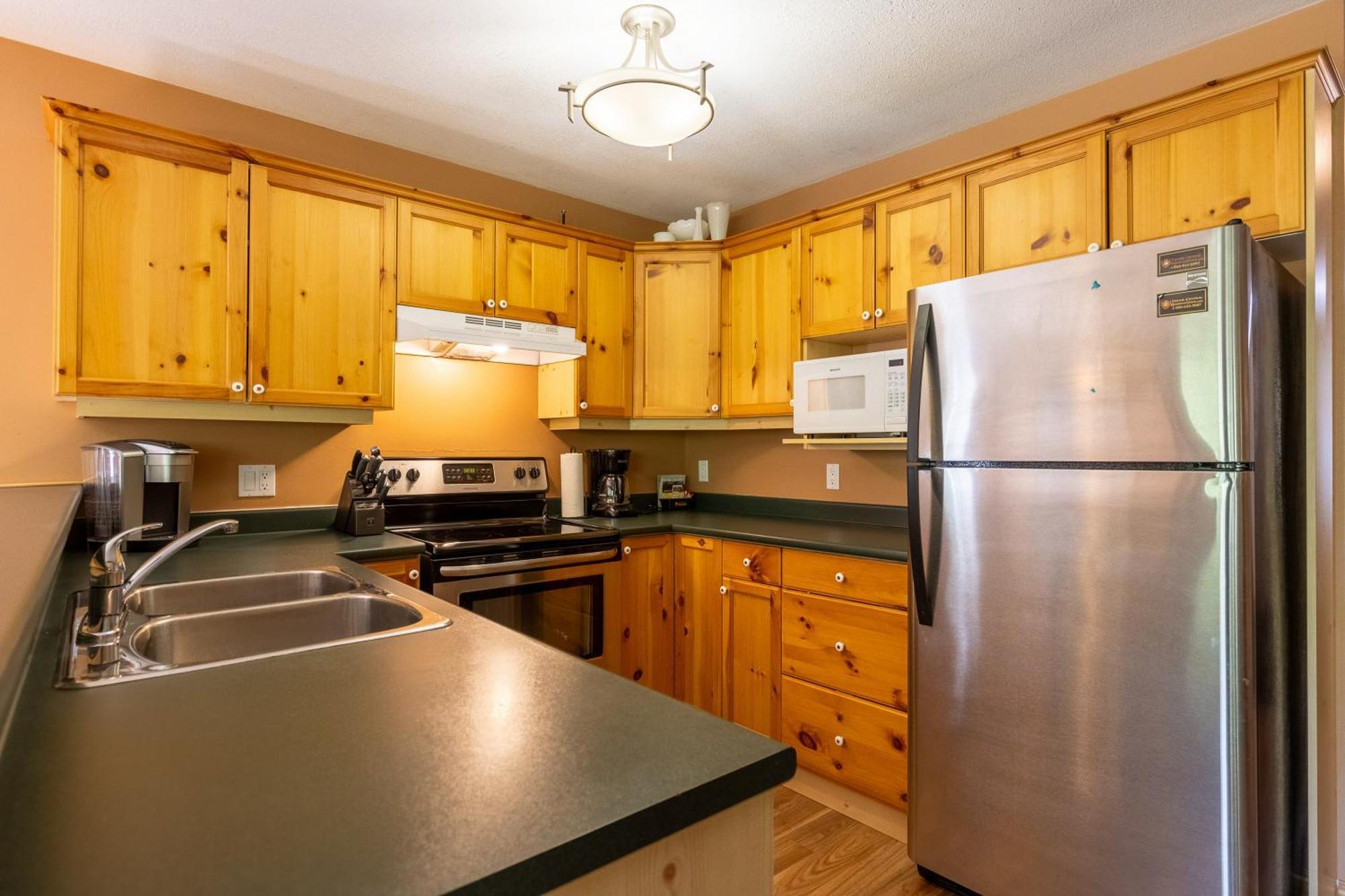 Stone Creek Chalets By Fernie Central Reservations エクステリア 写真