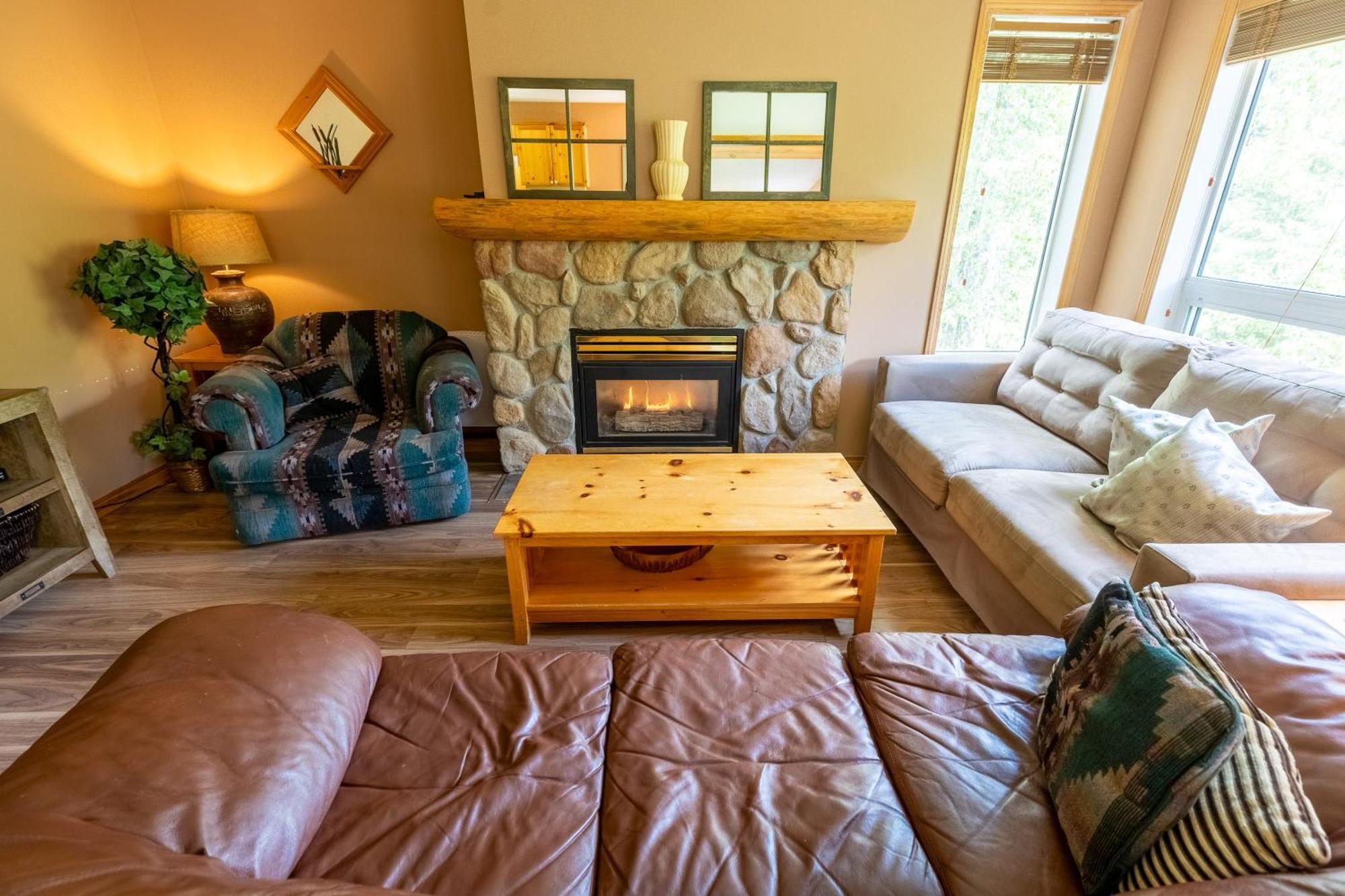 Stone Creek Chalets By Fernie Central Reservations エクステリア 写真