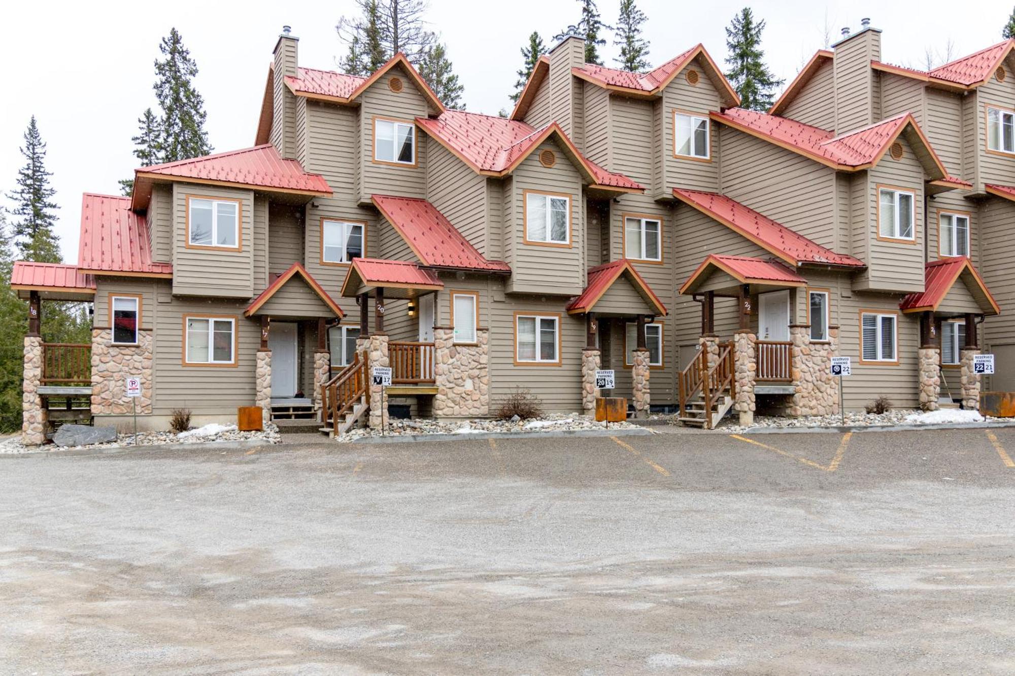 Stone Creek Chalets By Fernie Central Reservations エクステリア 写真